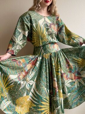 Vintage 1980s Tropical Bird Print Dress With Metallic Threads (L)